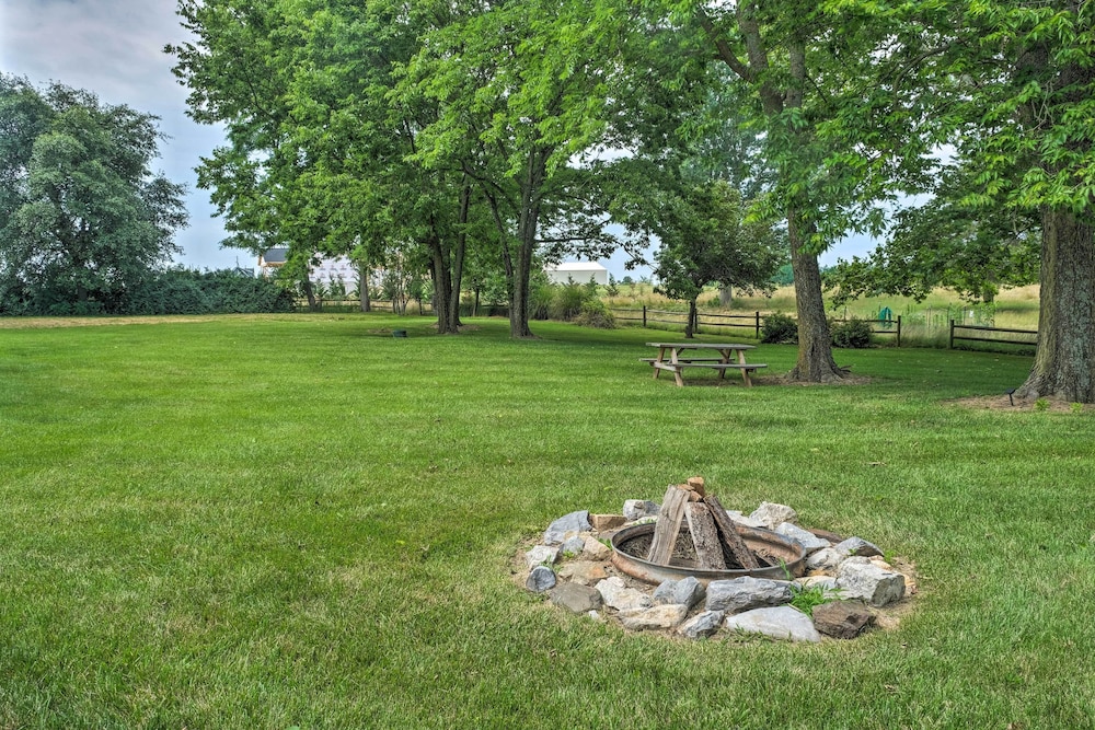 Lush, Modern Farmhouse w/ Mtn Views & Sunroom view 3