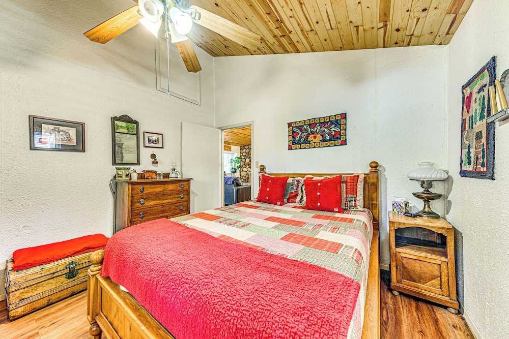 7 Mi to Ruidoso Winter Park: Quiet Cabin w/ Deck view 4