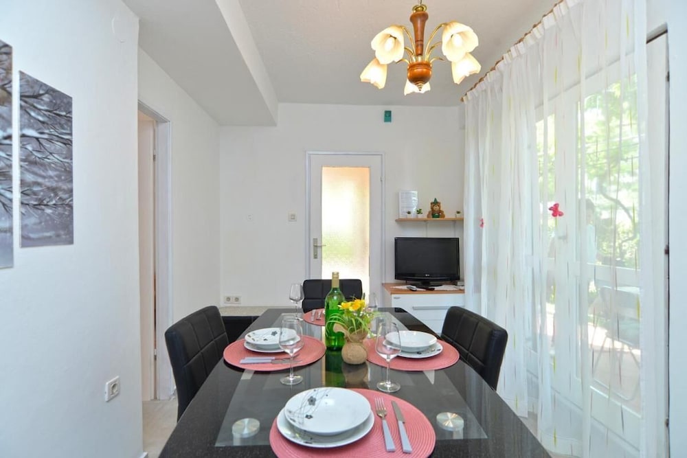 Welcoming Apartment With Garden