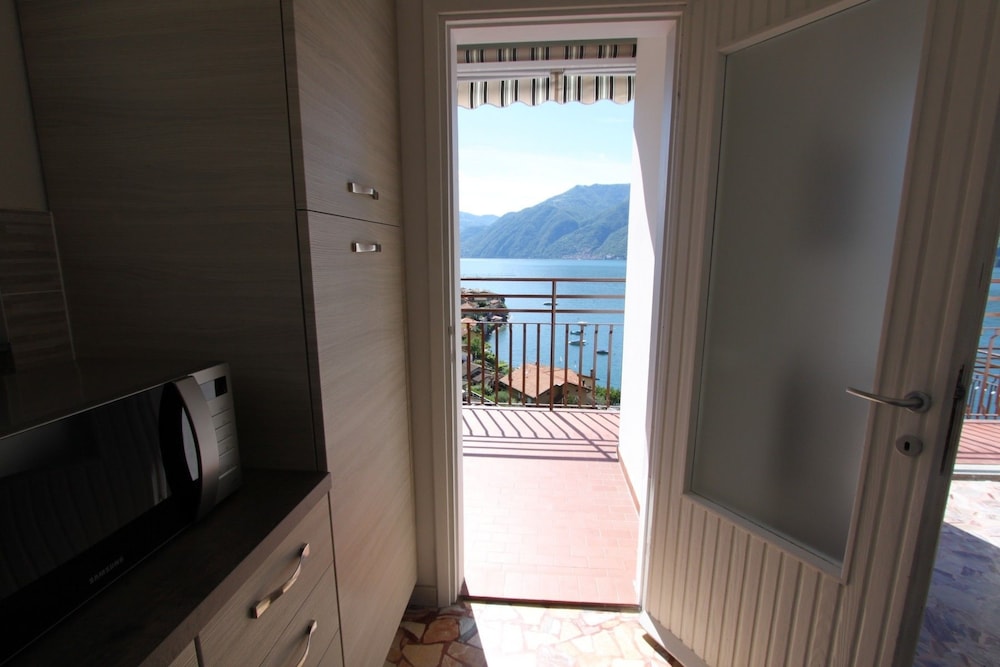 Sole Apartment en Lezzeno — balance & terrace