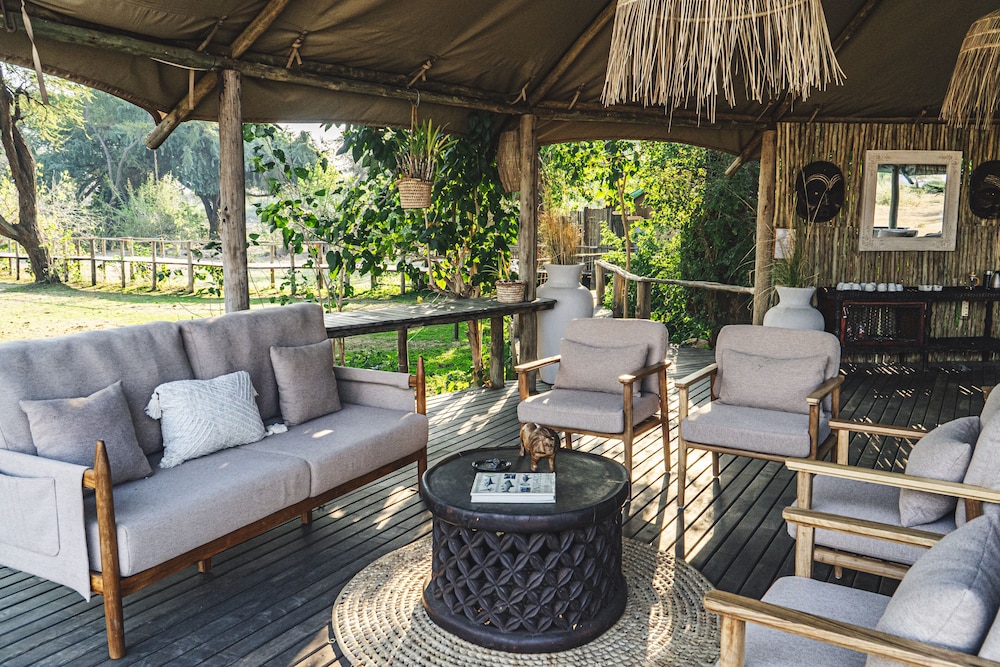 Anabezi Camp