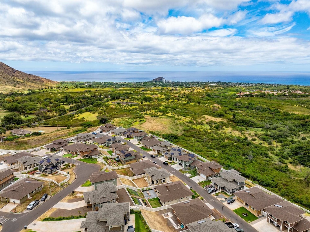 @marbella Lane - Elegant 3BR w/ Marvelous Views