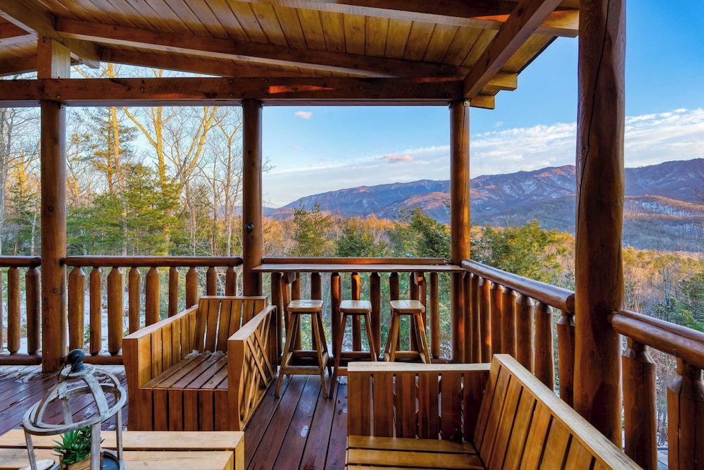 American Dream by Avantstay Deck w/ Views Theater, Game Room, Community Pool