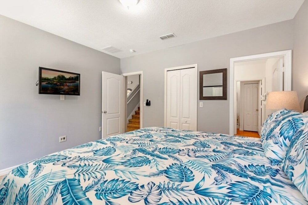 Luxury 4br Retreat W/ Pool, Game Room Near Disney 4 Bedroom Villa