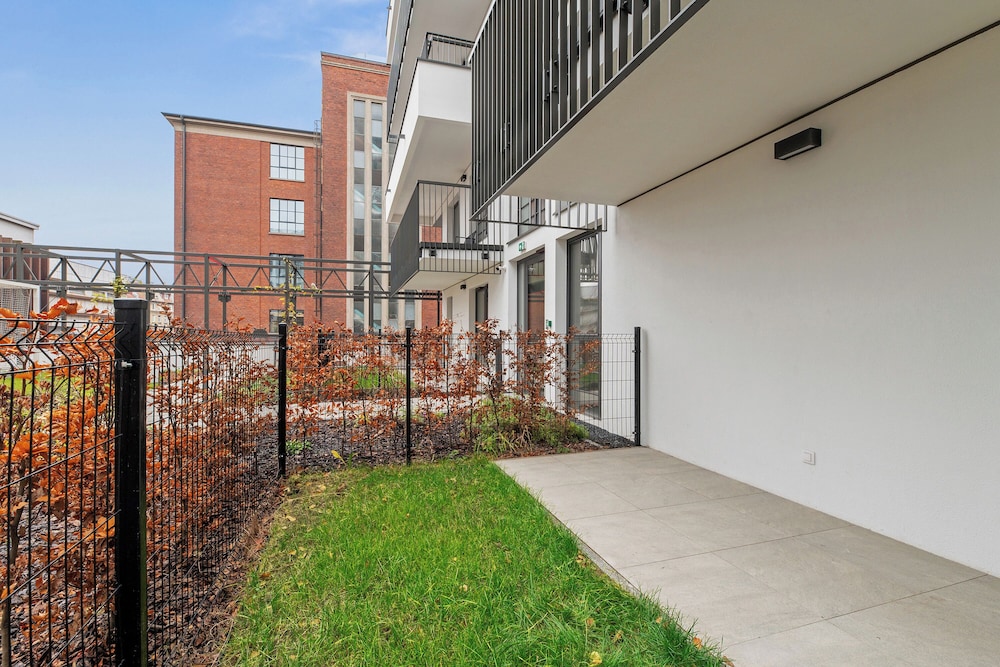 Doki Living - Foodhall & Parking by Downtown Apartments