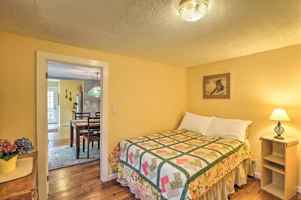 'carefree Cottage' < 6 Mi to Downtown Asheville! view 5
