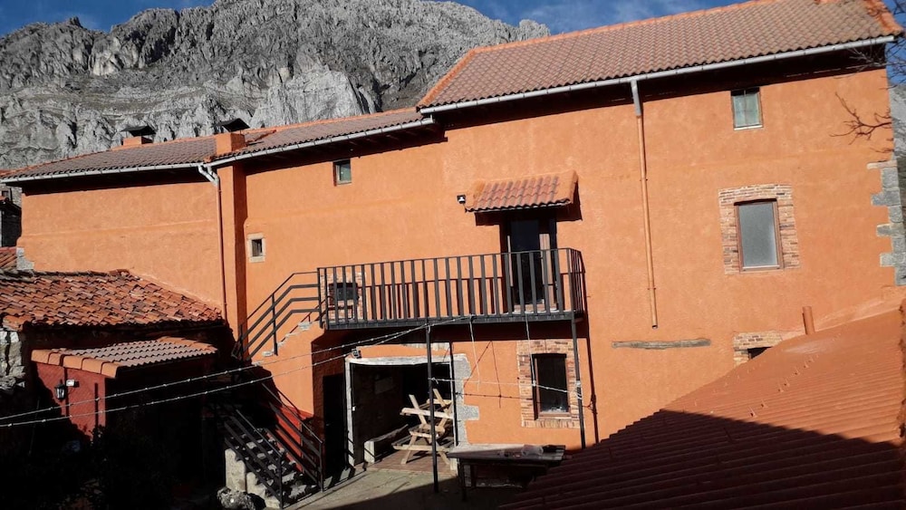 Albergue Valle de Arbas - Hostel view 2