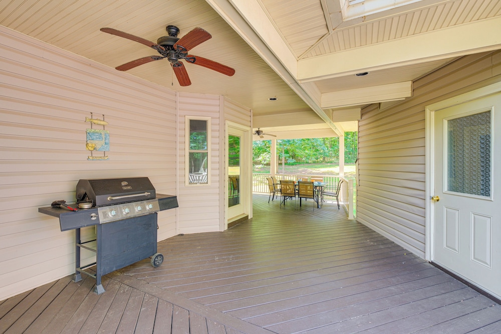 Hot Tub & Amenity Access: Lake Anna Retreat!