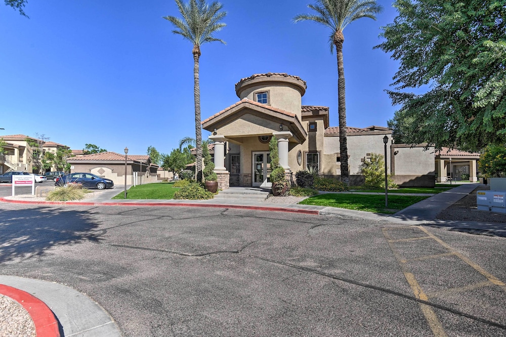 Pool Access, Private Patio & Grill: Mesa Condo!