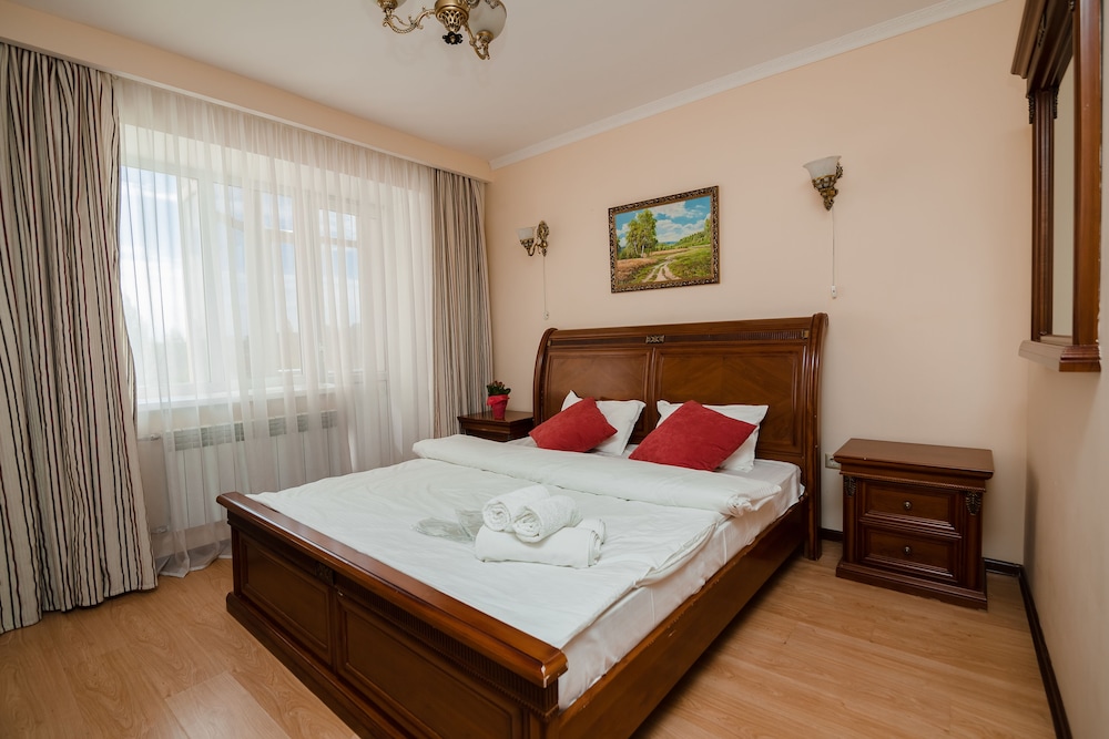 Azat Hotel