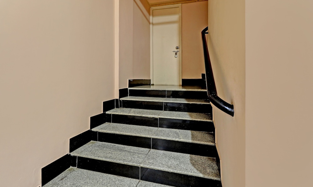 Guru Comfort, 100 m from Apollo Hospital