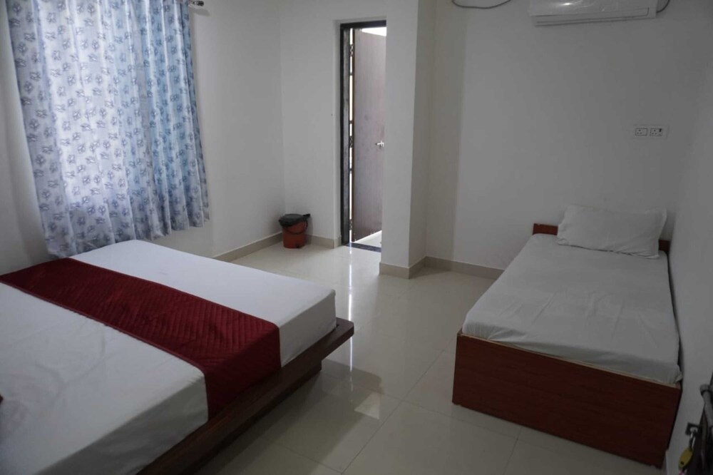 Hotel Shree Radhe Laxmi