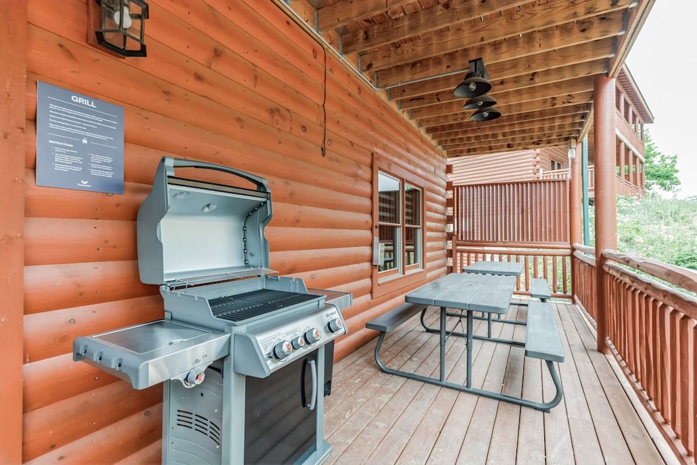 Laurel Point Indoor Pool Screening Game Room Located in Smoky Mtn Ridge