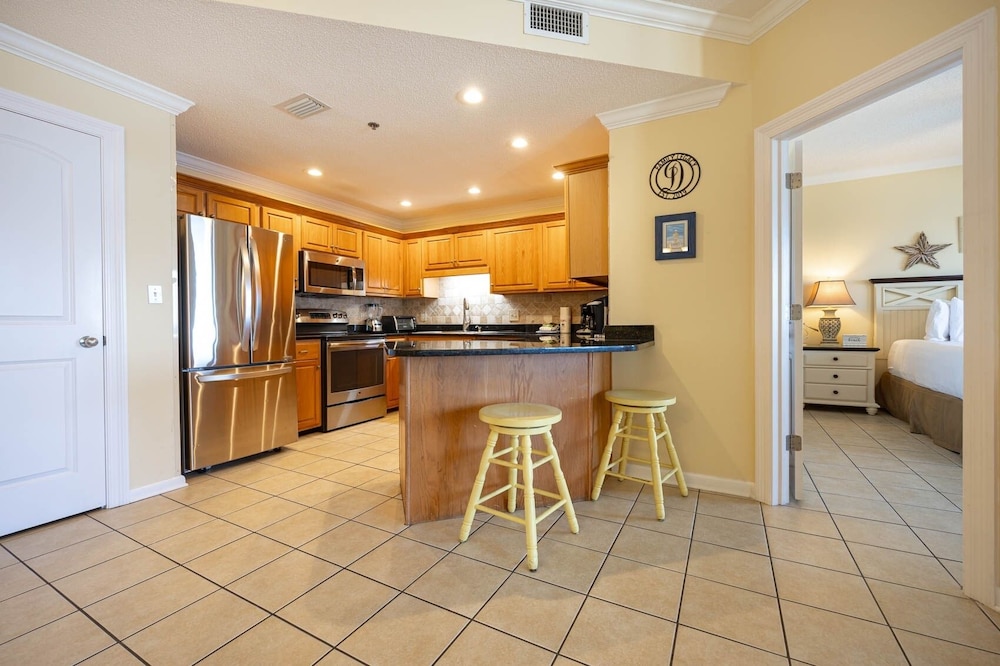 Phoenix Vi 61408 3 Bedroom Condo