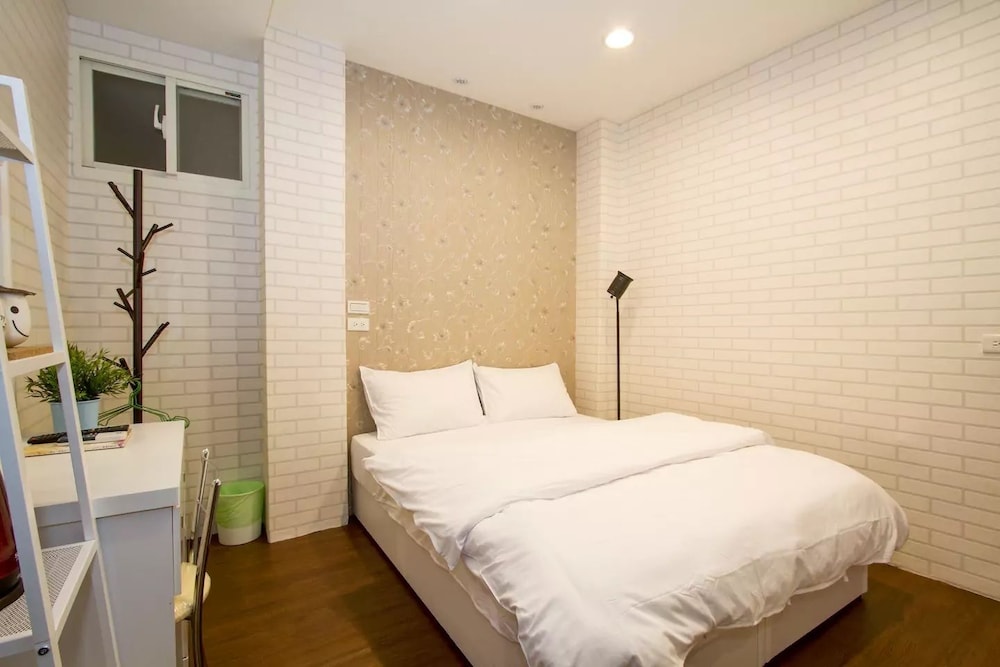 Feng Chia Easy Home