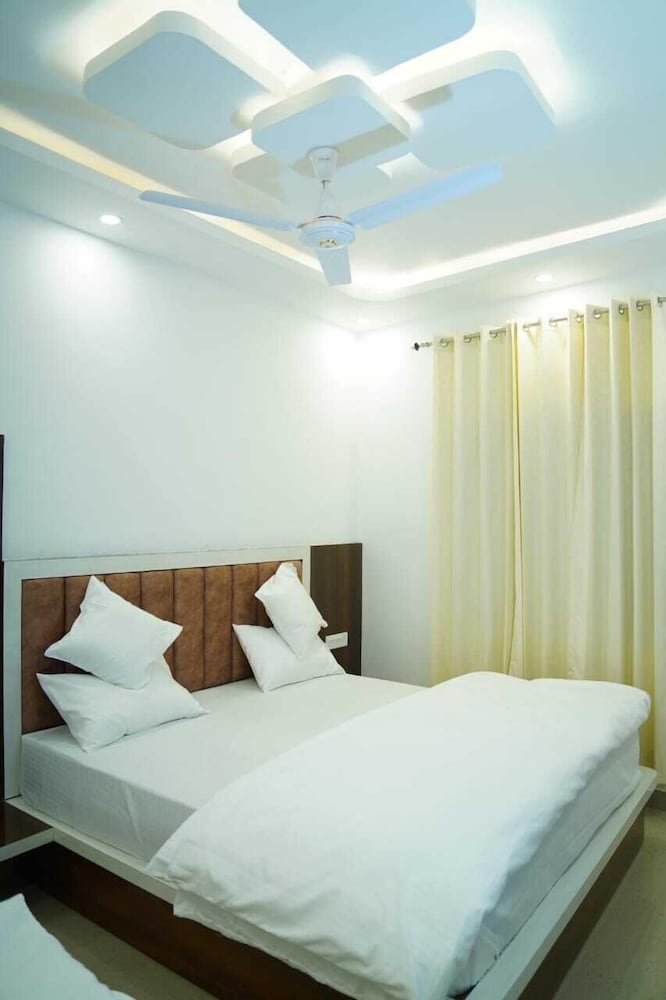 Hotel Mandakini Palace