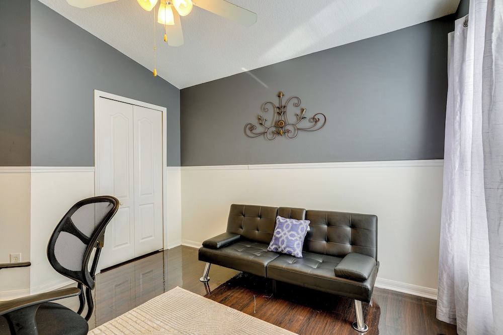 9 Mi to Beach: Peaceful Riverview Home w/ Patio