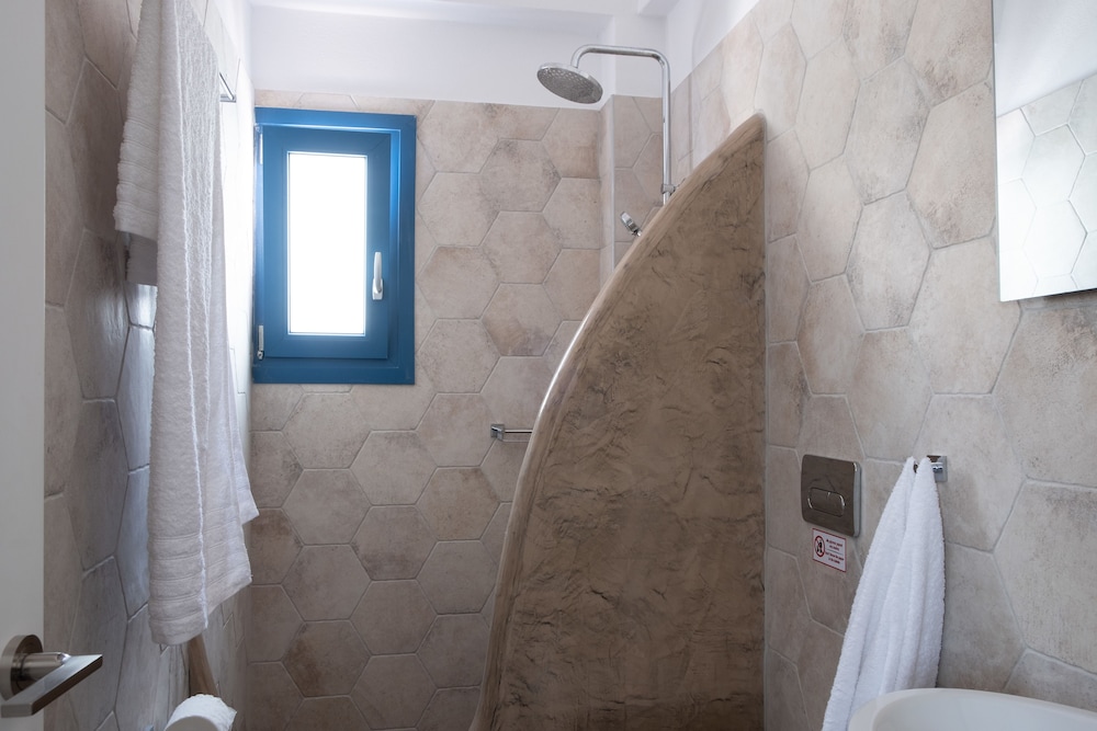 Tristhenia Hotel