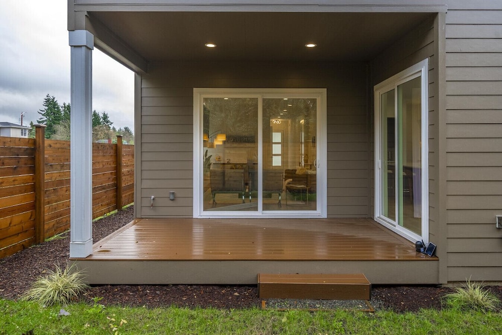Brand New 5BR Home Fenced Yard Ample Parking
