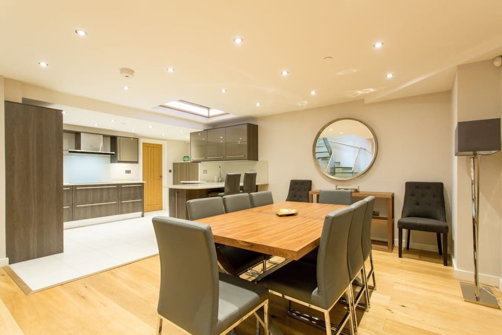 The Sweet Mews - Big & Bright 4bdr Mews Home in Ideal Location