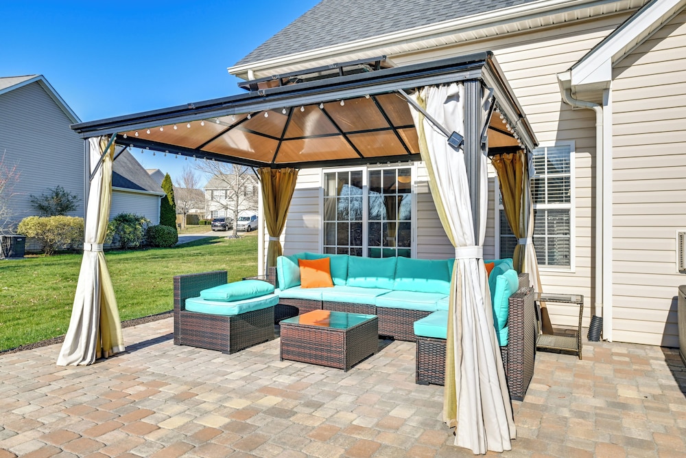 6 Mi to Charlotte Motor Speedway: Home w/ Fire Pit