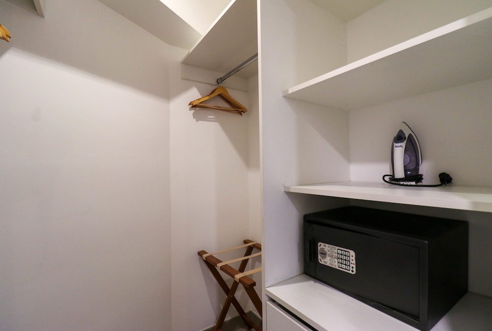 w Glorious 2BR w Balcony in San Isidro