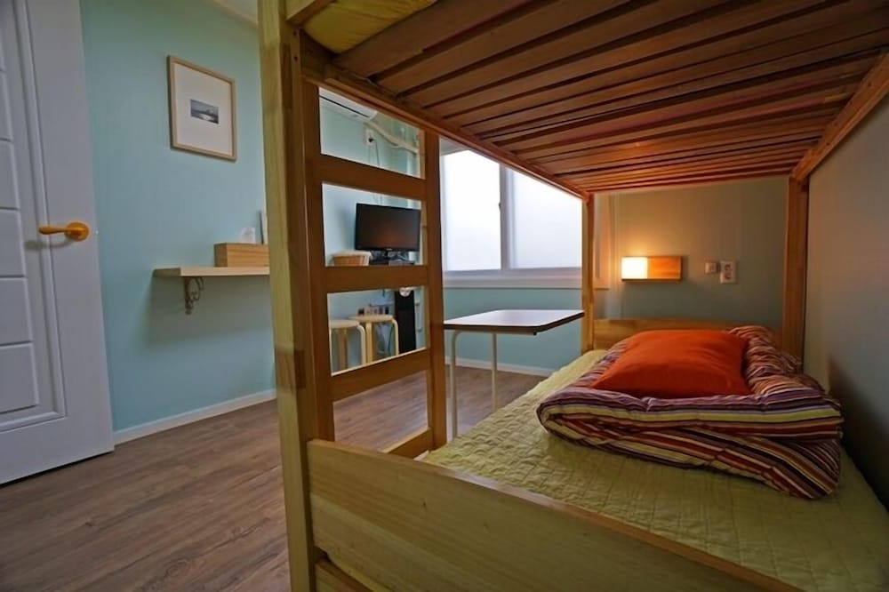 710 Guest house Yellow