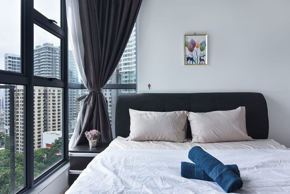 Modern High Floor 3BR Apt Bathtub Bkt Bintang