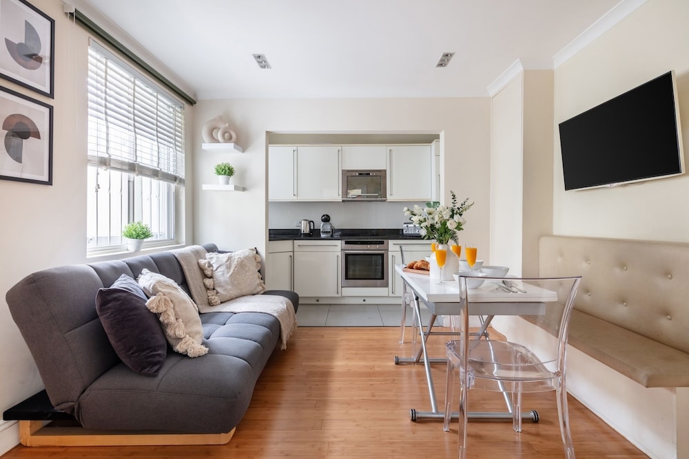 Classic 1BR - Notting Hill Gem