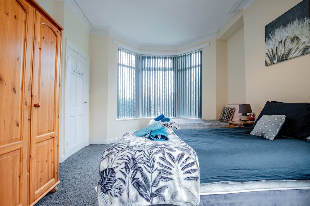 Host Stay Park Cliffe House