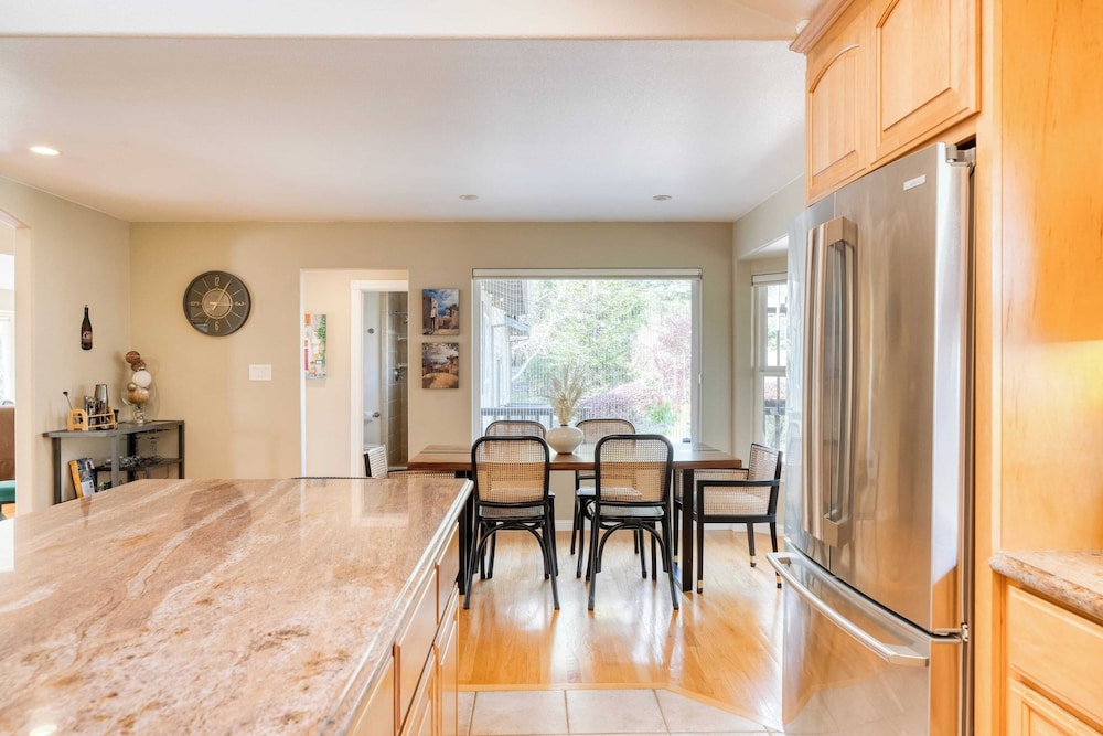 Pool + Hot Tub + Firepit + Game Room Minutes From Sebastopol & Russian River Baker Lane Retreat