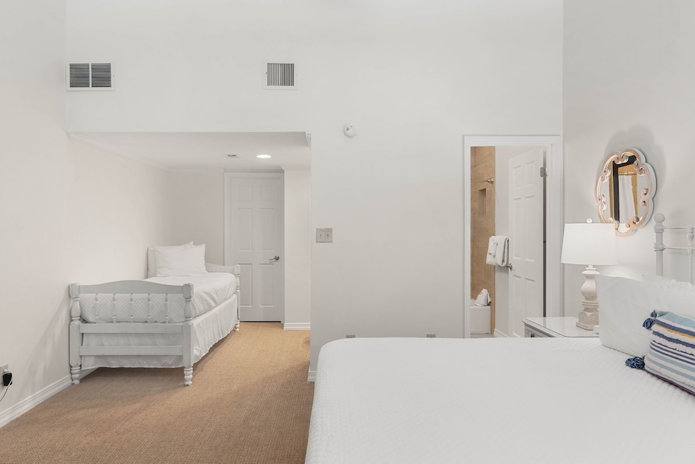 Grandview 2 Bedroom Condo