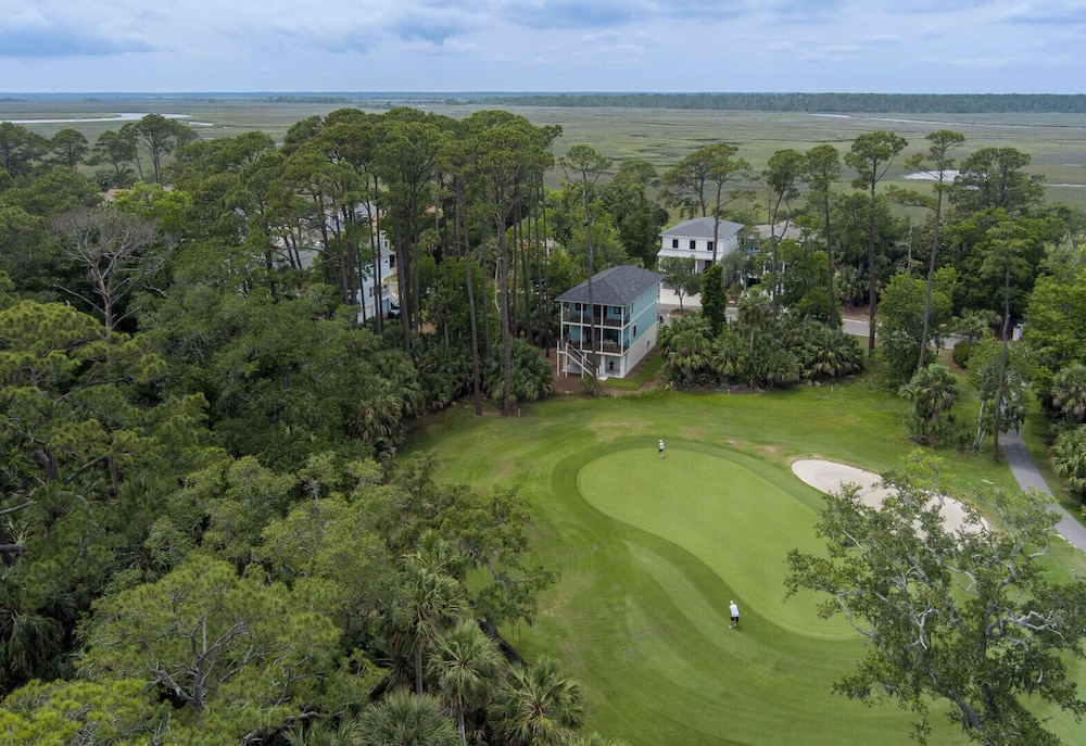 Experience Modern Coastal Living in This Beautifully Designed 4-bed, 4-bath Home