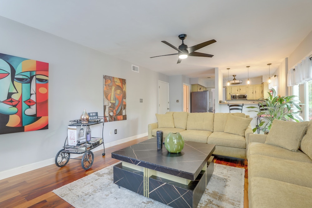 4 Mi to Stone Mountain: Retreat w/ Office!