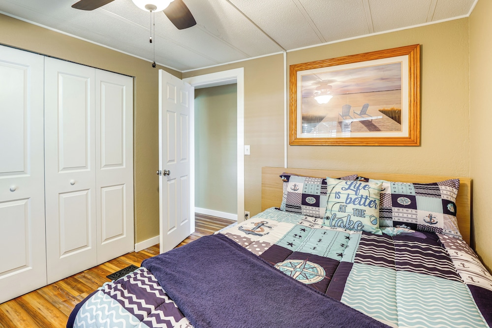 Lakefront Home w/ Hot Tub & Dock in Orlando!