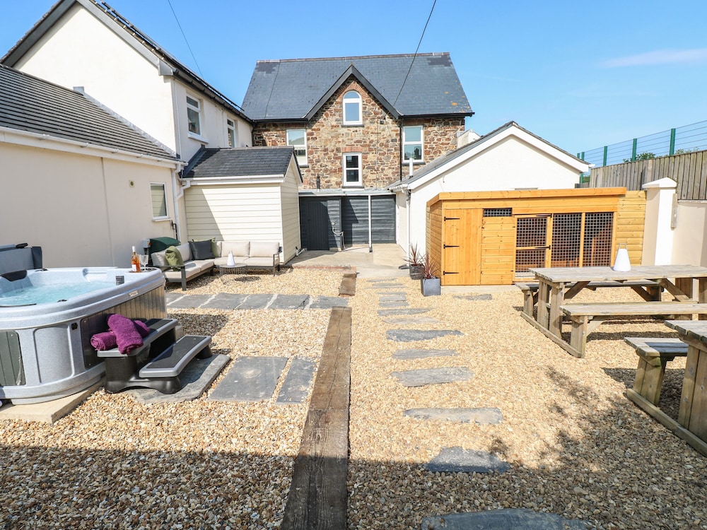 Teifi Villa
