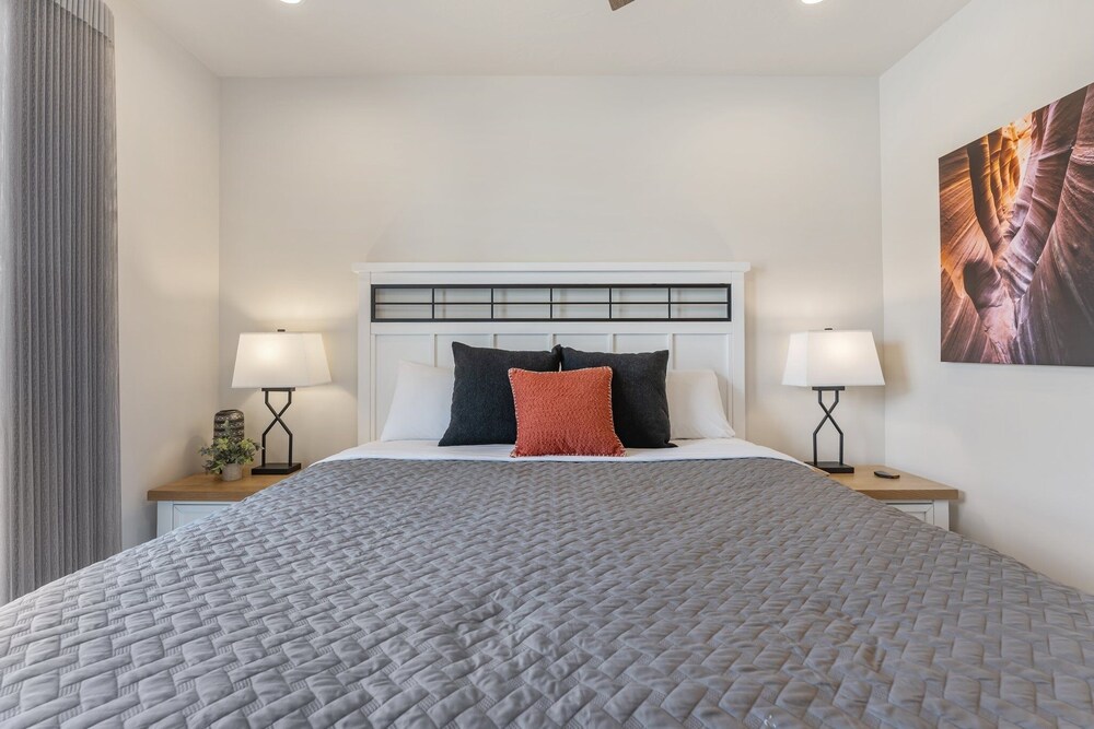 Canyon Country Oasis 6 Bedroom Townhouse