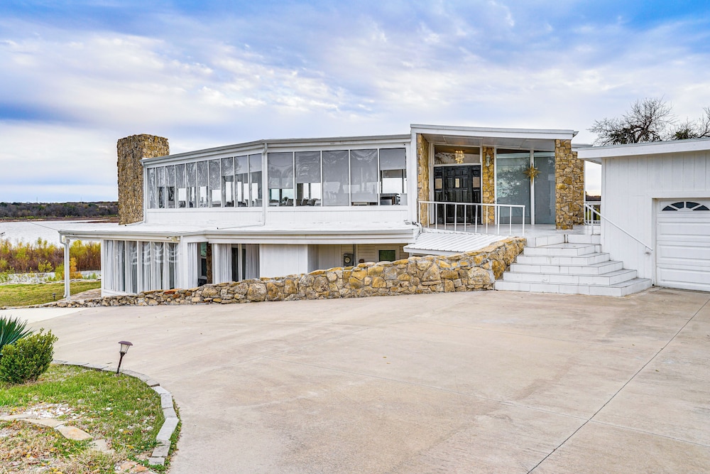 Lakefront Runaway Bay Retreat w/ Private Dock