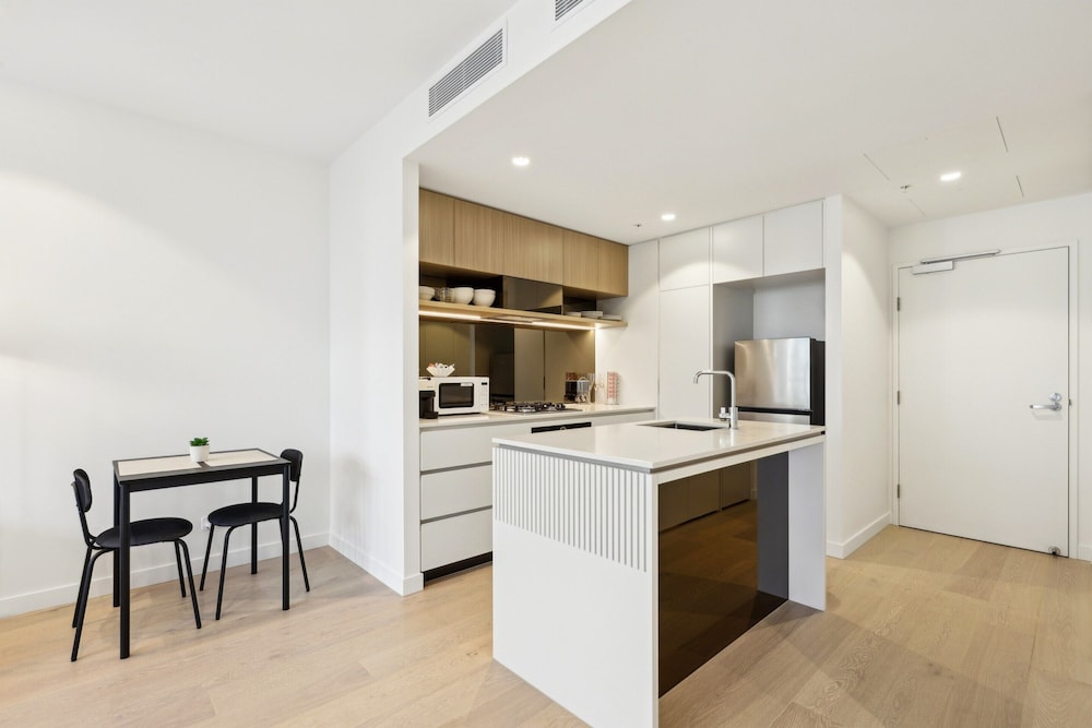 Brisbane 1BR With Pool, Spa, Sauna and Balcony