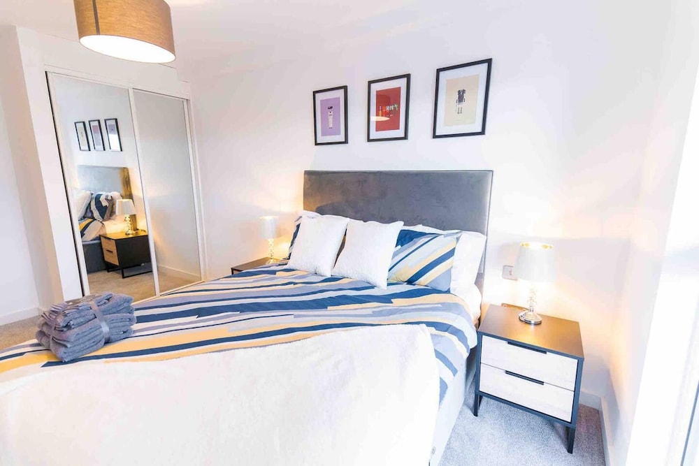 Modern Apartment in Salford, Manchester, UK view 2