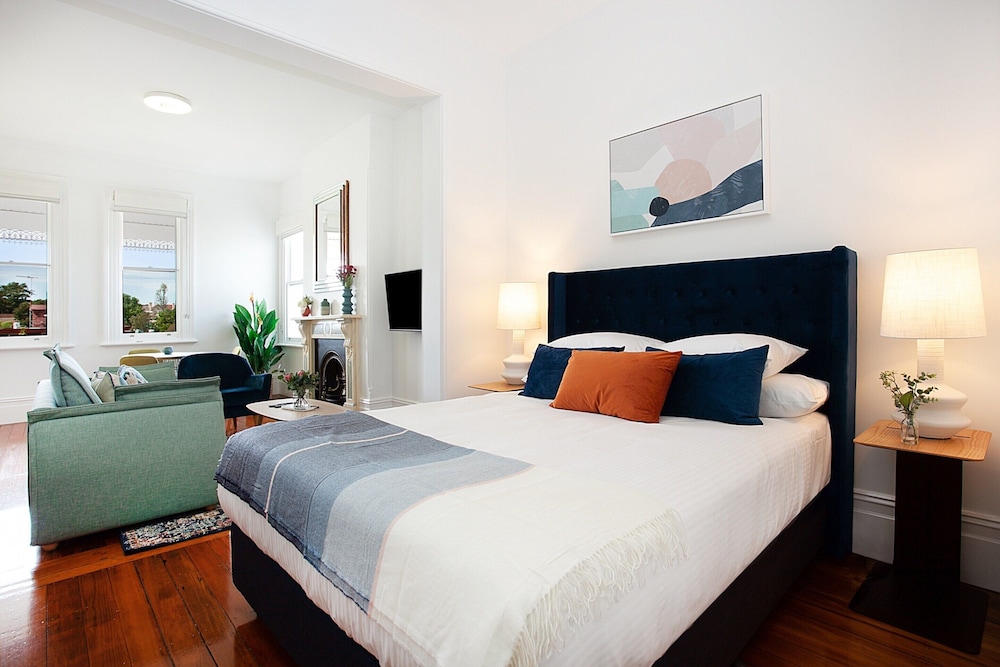 Spacious Studio With Balcony in Inner-city Glebe