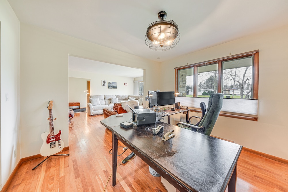 Convenient Racine Home: 4 Mi to Lake Michigan! - Property Image 5