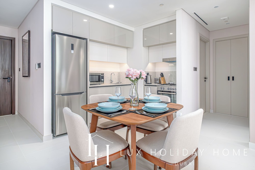 LUX The Marina Vista Beachfront Suite 5