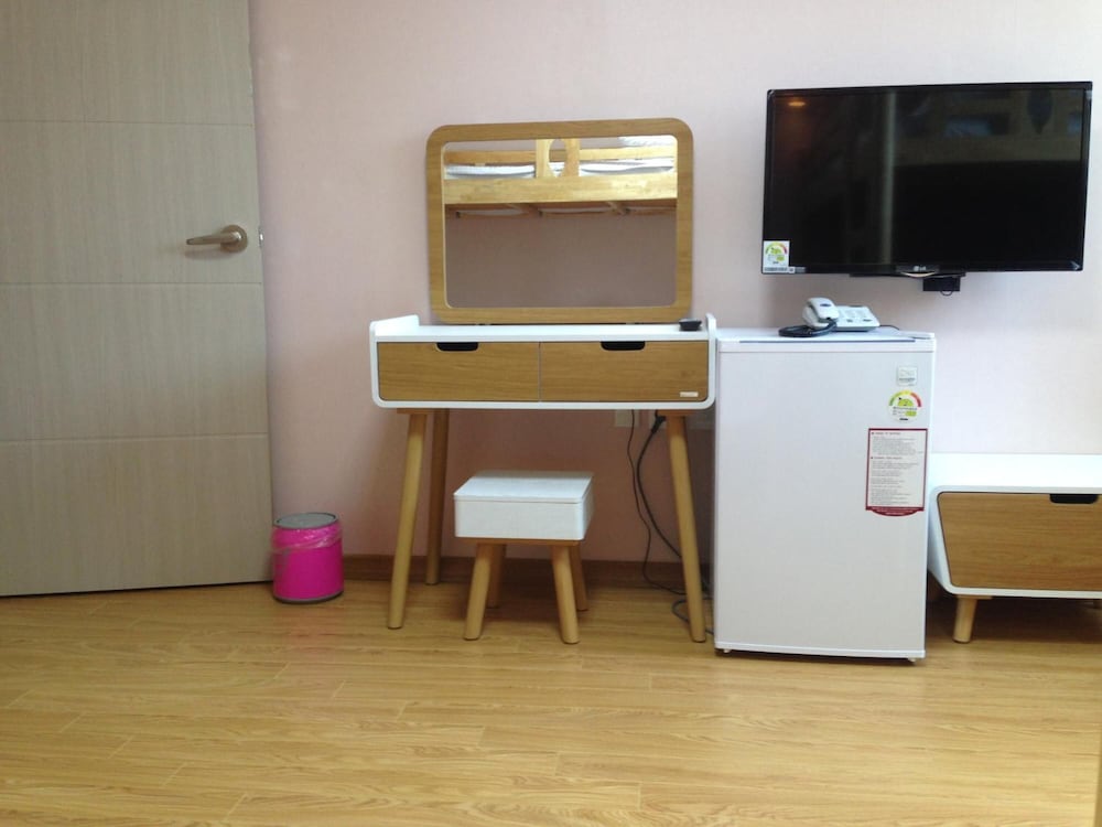 Jeju R Hotel & Guest House - Hostel