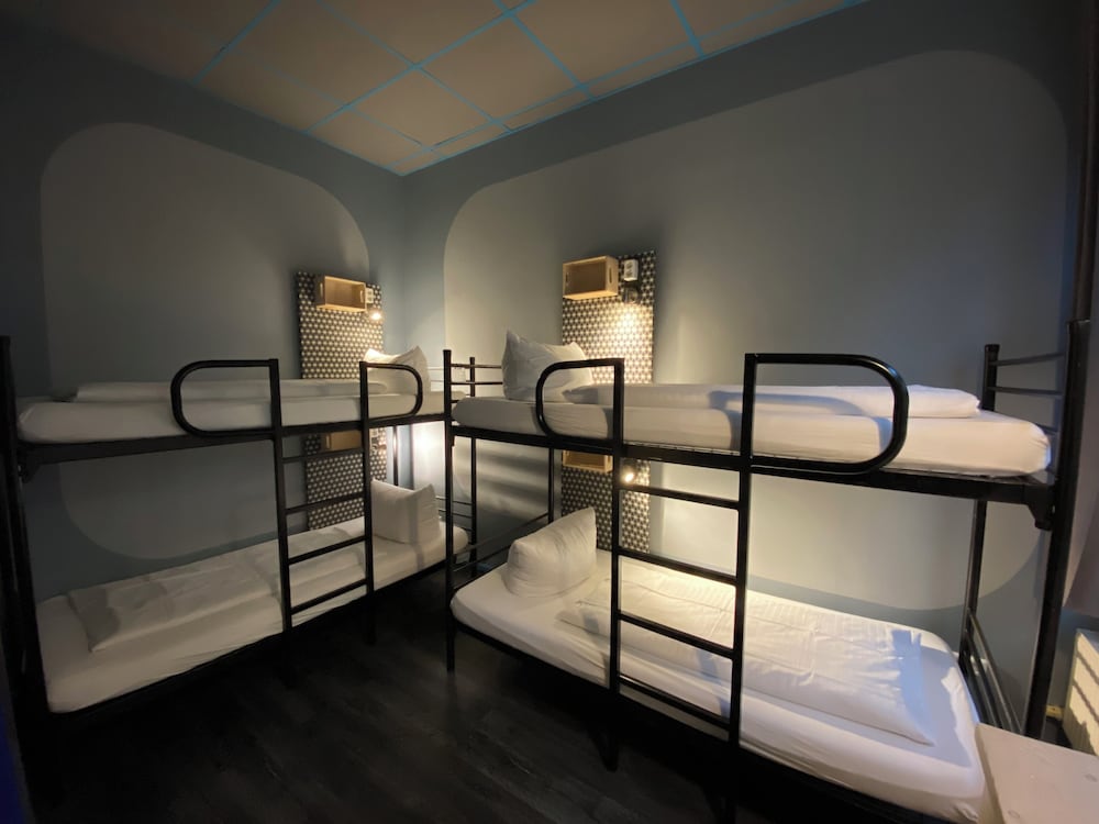 Singer109 Hostel