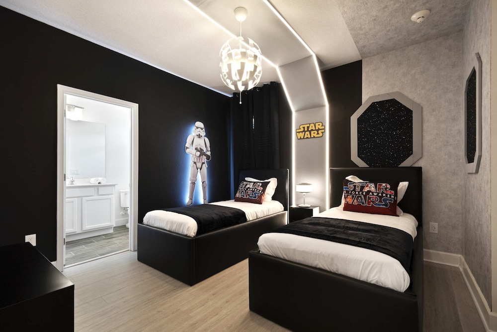 Magical 15-bedroom Villa Game Room, Theater & More!