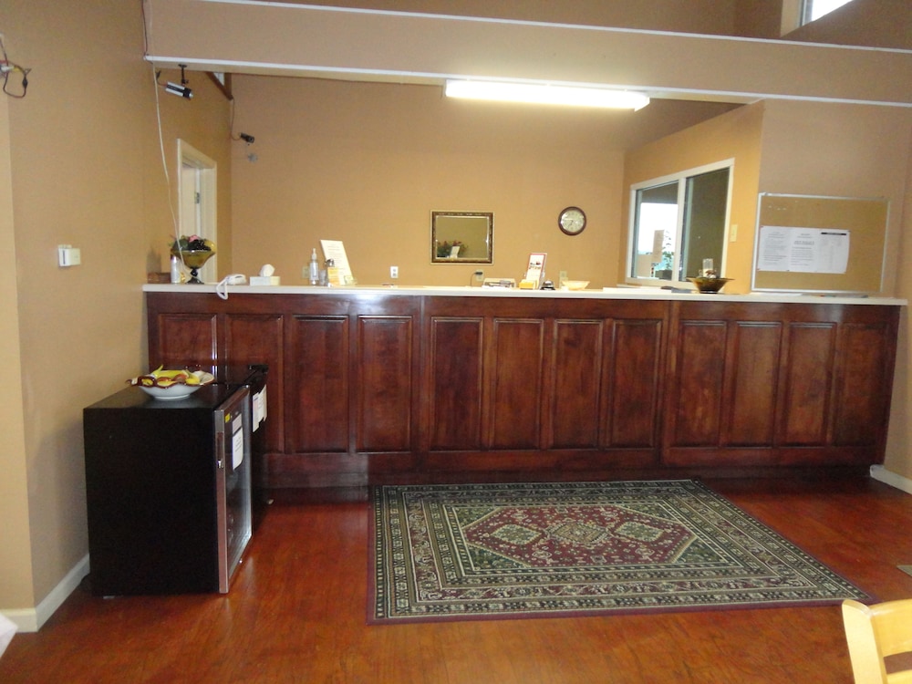 Memphis Area Vacations - Royal Inn and Suites - Property Image 2