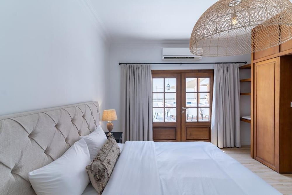 Al Junaidi Farm by Bridge Retreats
