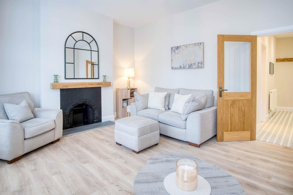 Seascape Retreat - 3 Bedroom Flat - Porthcawl