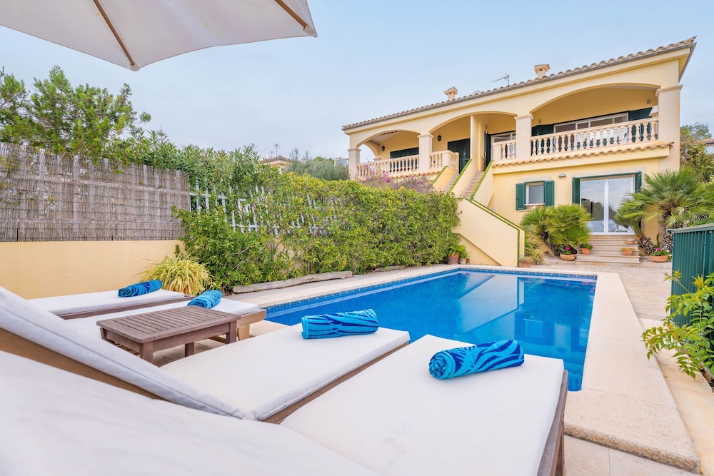 Xilvar in Mallorca With 3 Bedrooms and 2 Bathrooms